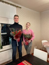Emil Lindhilm och Mette Palkoranta har fått var sitt bragdstipendium av Ingå sparbanksstiftelse.
