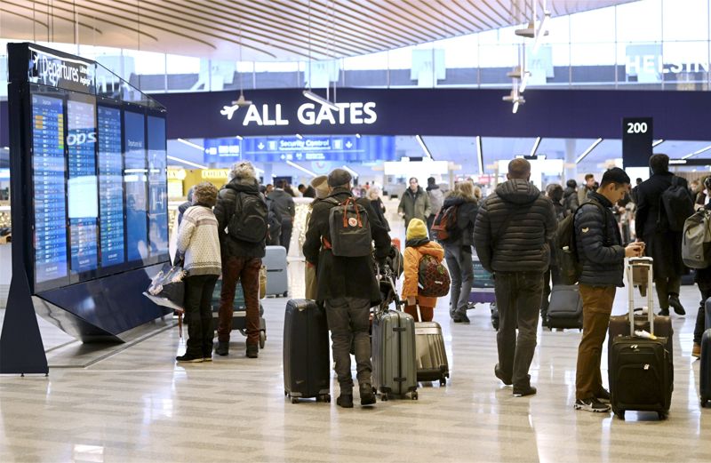 På Finnair förutspår man att fredagen och lördagen kommer att bli livligare dagar än vanligt vid Helsingfors-Vanda flygplats med många sålda biljetter till avgående flyg, både till solresor söderut och skidresor norrut.
