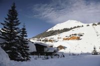 En lavin har utlösts i den populära skidorten Lech. Arkivbild.