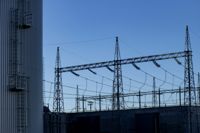 Kärnkraftsreaktorn Olkiluoto 3 började att producera el igen natten till onsdag och kommer att producera el med varierad effekt under en testperiod på tio dagar.
