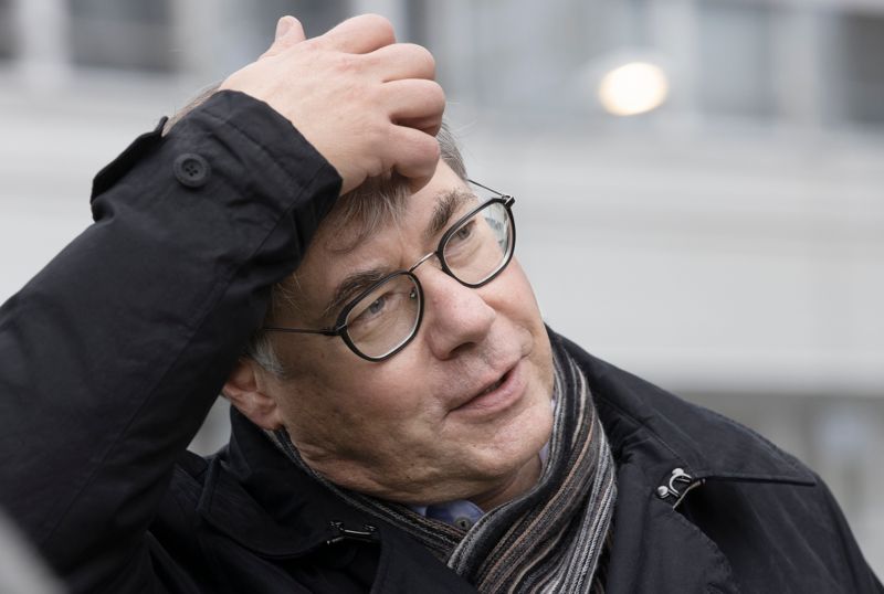Asko Järvinen, överläkare för infektionssjukdomar vid Helsingfors och Nylands sjukvårdsdistrikt, uppskattar att toppen av influensaepidemin nås i början av året.