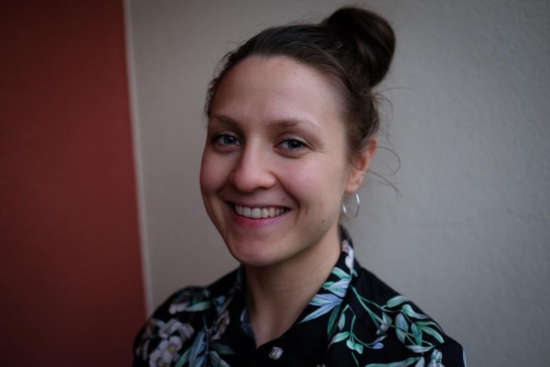 Julia Kilpelä, planerare av ungdomstjänster vid A-klinikens verksamhet Skör barndom, poängterar att semestrar är familjens gemensamma tid och därför ska barnen prioriteras under loven.