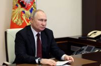 Den tidigare åklagaren vid krigstribunalen i Haag anser att Vladimir Putin ska ställas inför rätta för Rysslands agerande i Ukraina.