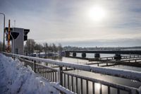 Mot slutet av veckan lägger sig ett högtrycksområde över södra Finland. Då minskar snöfallet samtidigt som temperaturen sjunker. Arkivbild från Pojoviksbron i Raseborg.