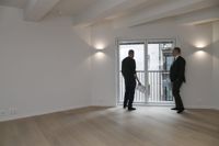 Folk går fortfarande på bostadsvisningar, men det tar längre tid innan de fattar sina beslut, säger Jukka Rantanen på Sb-Hem.