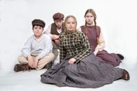 Leo Waldén, Theo Zilliacus, Rebecka Mellgren och Olivia Ellmén gör röstrollerna i Zacharias Hägerstrands Därinne.