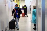 Passagerare som kommer från Kina till Charles de Gaulle i Paris behöver visa negativt covidtest för att komma in i landet. Frågan om gemensamma krav för EU diskuteras under onsdagen.
