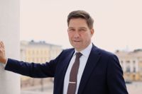 Minister Thomas Blomqvist säger att Finlands satsningar på den gröna omvandlingen och på logistik hör till det som bidragit till Blastrs etableringsplaner i Finland och Ingå.
