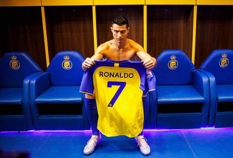 CR7 med sin nya tröja.