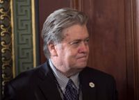 Den omstridde Steve Bannon ges nu en fast plats i USA:s nationella säkerhetsråd.