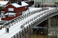 Gamla bron i Borgå är i dåligt skick. Brons landfästen har rört på sig, vilket gör det nödvändigt att riva och bygga om dem.