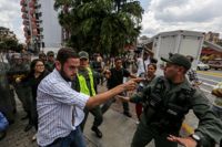 Blandade åsikter. Demonstrationer för och emot president Nicolás Maduro har avlöst varandra i Caracas.