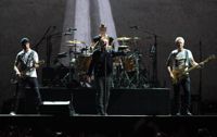 Det irländska rockbandet U2 spelade också en konsert i Ron den 15 juli.