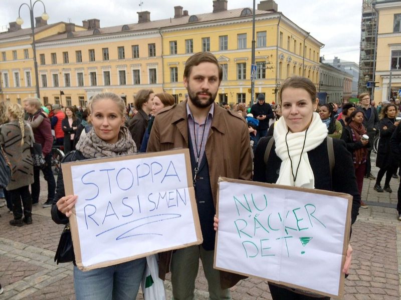 Nu räcker det, säger Jenny Vilén (t.v.), Cosmo Mether och Elin Andersson. De tycker att politiker tydligare och snabbare måste ta avstånd från rasismen och att alla måste våga ingripa i vardagsrasismen.