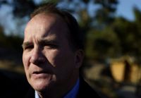 Sveriges statsminister Stefan Löfven får kritik för att han vägrar kalla Saudiarabien en diktatur.