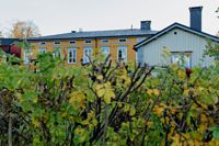 FÖRE DETTA MARTHAGÅRDEN. Gården ägdes av Borgå svenska Marthadistrikt men blev med tiden för dyr att upprätthålla. Nu fungerar den som restaurang och hotell.