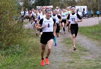 FJOLÅRSSEGRARE. Ville Heikkilä lämnade nästan omgående konkurrenterna bakom sig i Oktobertian modell 2015. Damklassens segrare Sara Kuivisto löpte med nummer 108.