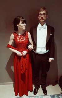 GALAKLÄDD. Emma Juslin med partnern Henric Rönnberg trivdes på Nobelgala i Oslo. Bland annat fick de se Juan Manuel Santos ta emot Nobels fredspris.