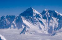 Populär attraktion. Rekordmånga har fått tillstånd att försöka nå toppen på Mount Everest den här våren.