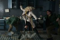 Hemligheter och lögner. Charlize Theron spelar MI6-agent i Atomic Blonde.