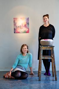 SAMSTÄMDA. Laura Pehkonen ställer ut keramik och Tuovi Eskola akvareller i Galleri Gamla Kaplansgården.