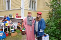 Snabbvisit. Enni och Elin Grundström tycker om att besöka sin barndoms hemstad Lovisa under veckoslutet då hela staden vaknar till liv.