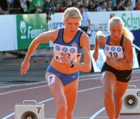 TVÅ STRÄCKOR.Sara Kuivisto (t.v.) kommer att löpa både 800 meter och 1 500 meter i Sverigekampen.