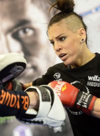 Enligt Eva Wahlström spelar det ingen roll vem hon möter i boxningskvällen i Olofsborg.