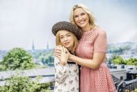 Allsångsdags. Lisa Ekdahl gästar Sanna Nielsen på Skansen.