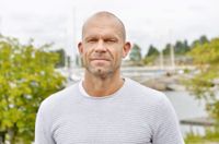 Jere Karalahti berättar om sitt liv i sin självbiografi.