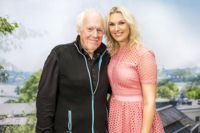 Veteran. Svante Thuresson besöker Sanna Nielsen på Solliden.