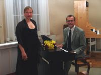 SOMRIG KONSERT. Camilla Wiksten-Rönnbacka och Mikael Helenelund bjuder på sånger på finska och svenska samt på orgelmusik i samband med torsdagens konsert i Borgå domkyrka.