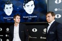 Norrmannen Magnus Carlsen förlorade det åttonde partiet mot ryssen Sergej Karjakin.