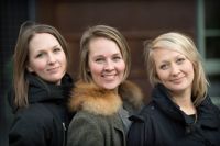 Skapar, inte pysslar. Lisa, Sara och Nora Tobiasson har alltid varit väldigt praktiskt lagda och gillar att fixa och skapa saker till hemmet. De undviker ordet pyssel, som i skolsammanhang har fått en nedvärderande klang och används som argument mot de estetiska ämnenas nödvändighet.