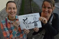 VÄLKOMNA MED! Kaisa Leka och Filippa Hella är lärare på Borgå folkakademis nya linje i serieteckning som startar i augusti.