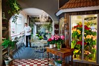 Vinterträdgård. Tanken med kaféet Coffee Corner i Werthmanns blomsterbutik är att det ska fungera som en vinterträdgård åt ortsborna. Marcel van Rossum tror att konceptet kan fungera i flera städer.