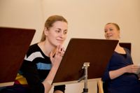 Trovärdig. Sopranen Tuuli Lindeberg imponerar i Riikka Talvities nya opera om en hustru som är både svag och stark.