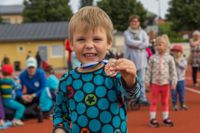 STOLT. Eino Pyhäjärvi visar stolt upp sin meddalj.