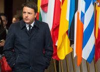 Italiens premiärminister Matteo Renzi tvingas backa i delar av lagförslag om adoption för gaypar. Arkivbild.