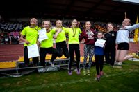 4 x 100. Sandra Granroth, Cecilia Ek, Filippa Tallqvist och Sandra Liljendal tog silver medan Kia Helkamaa, Elin Mickos, Isabella Halmevaara och Jessica Laxén stod på bronspallen.