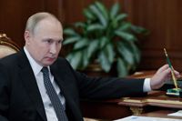 Vladimir Putin tillämpar den brända jordens taktik i Ukraina. Den fria världen svarar med motsvarande mått, men i form av handelssanktioner.