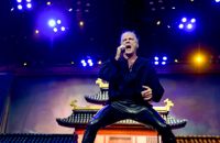 Bruce Dickinson är sångare i Iron Maiden som nu får egna frimärken av det brittiska postbolaget Royal Mail.
