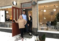 Salla Lundelin, Tero Merisaari och Sirkku Ryhänen arbetar tillsammans - trots att de jobbar på olika företag.