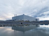 Den första produktionslinjen vid Northvolts första fabrik Northvolt Ett i Skellefteå invigdes våren 2022. Fabriken byggs i etapper och målet är att uppnå full kapacitet 2025. 