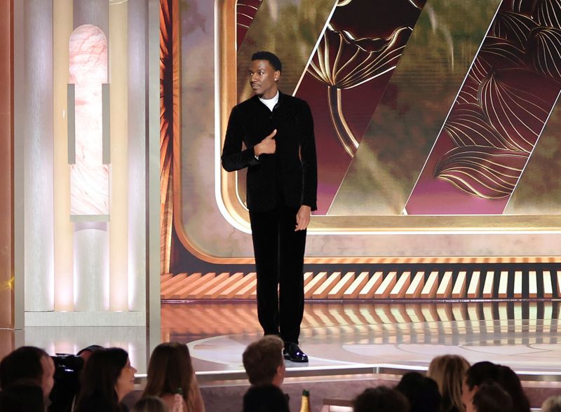 Golden Globe-galans värd Jerrod Carmichael.