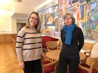 Elina Ryhänen och Marika Engblom hoppas på många besökare i Hangö stadshus under rekryteringsmässan.