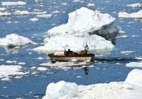 Världens hav absorberar allt mer värme, vilket bidrar till fler och tuffare extremväder. Fiskebåten har gått ut från den nordgrönländska staden Ilulissat vid Diskobukten. Arkivbild.