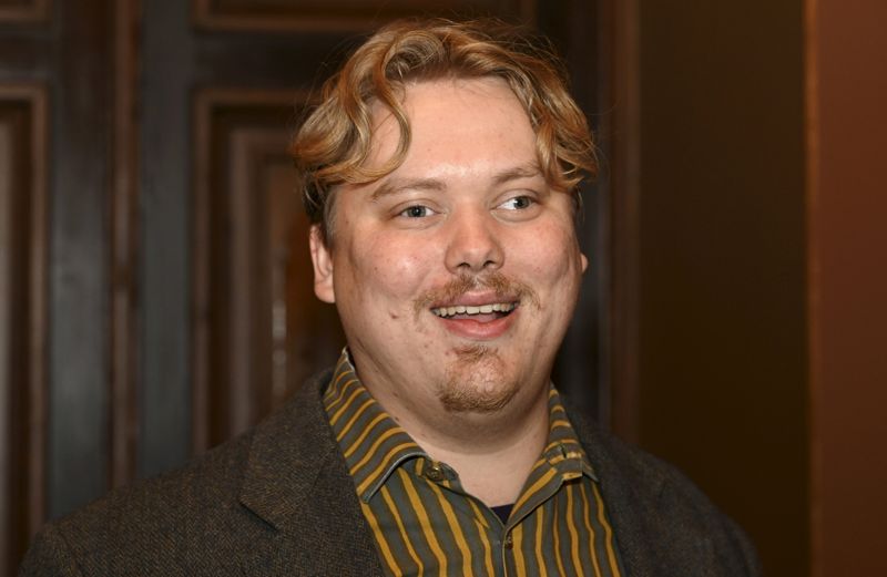 Centerungas ordförande Aleksi Sandroos lovar lämna in sin avskedsansökan om Centern går med i regeringen.