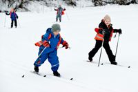 Kusinerna Lene och Elton idrottar mycket också på fritiden och det syns på stilen när syskonen tar sig fram i spåret.