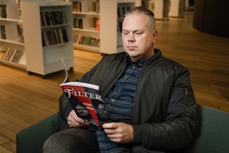 Kenneth Nylund botaniserar gärna bland hyllorna och är sällan ute efter någon specifik bok.